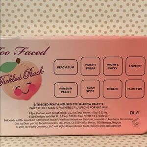Too Faced Makeup - Too Faced Tickled Pink eyeshadow palette Too Faced Makeup - Too Faced Tickled Pink eyeshadow palette
